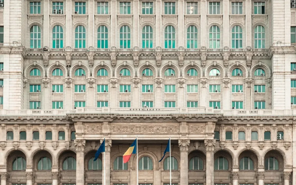 Fațada Palatului Parlamentului din București