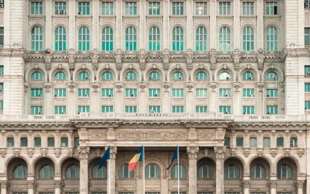 Fațada Palatului Parlamentului din București