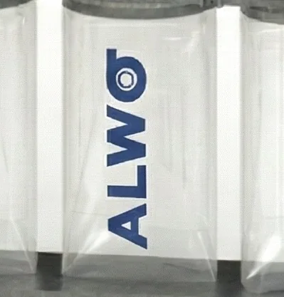 Detaliu al unui sac colector transparent montat pe un echipament Alwo